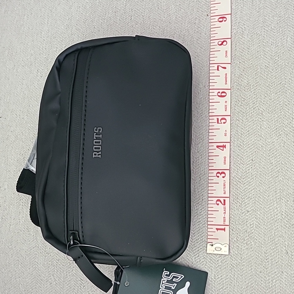 BNWT Roots Black Belt Bag